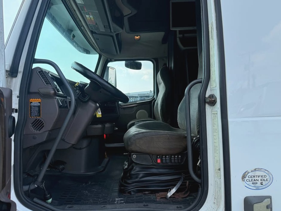 2015 Volvo Vnl670