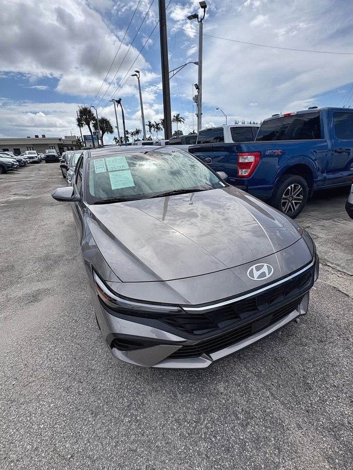 2024 Hyundai Elantra SEL Sedan