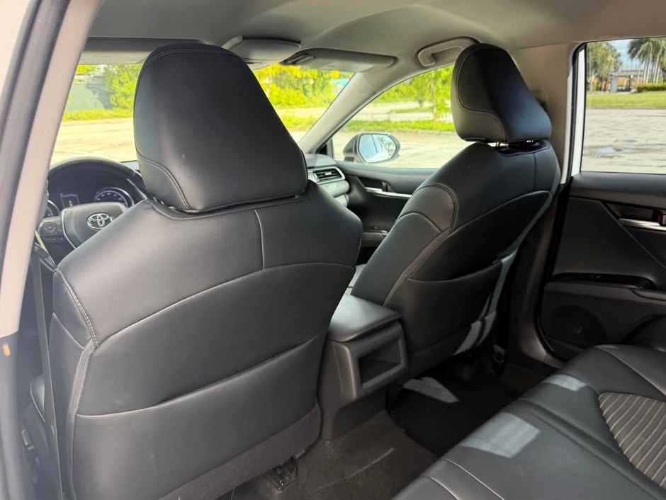 2019 Toyota Camry SE Sedan