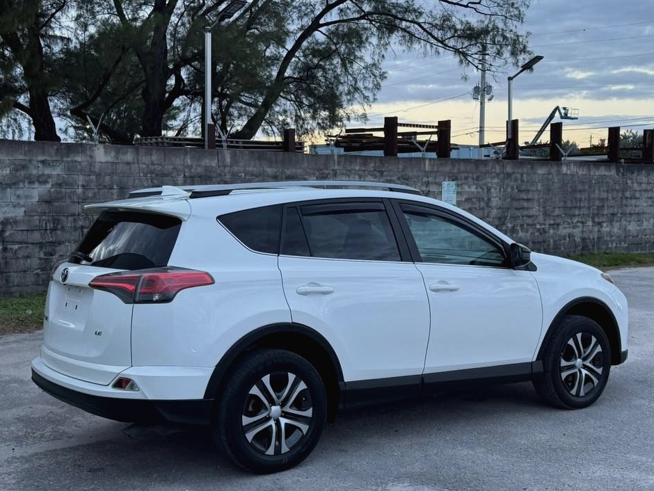 2017 Toyota Rav4 le 🔥