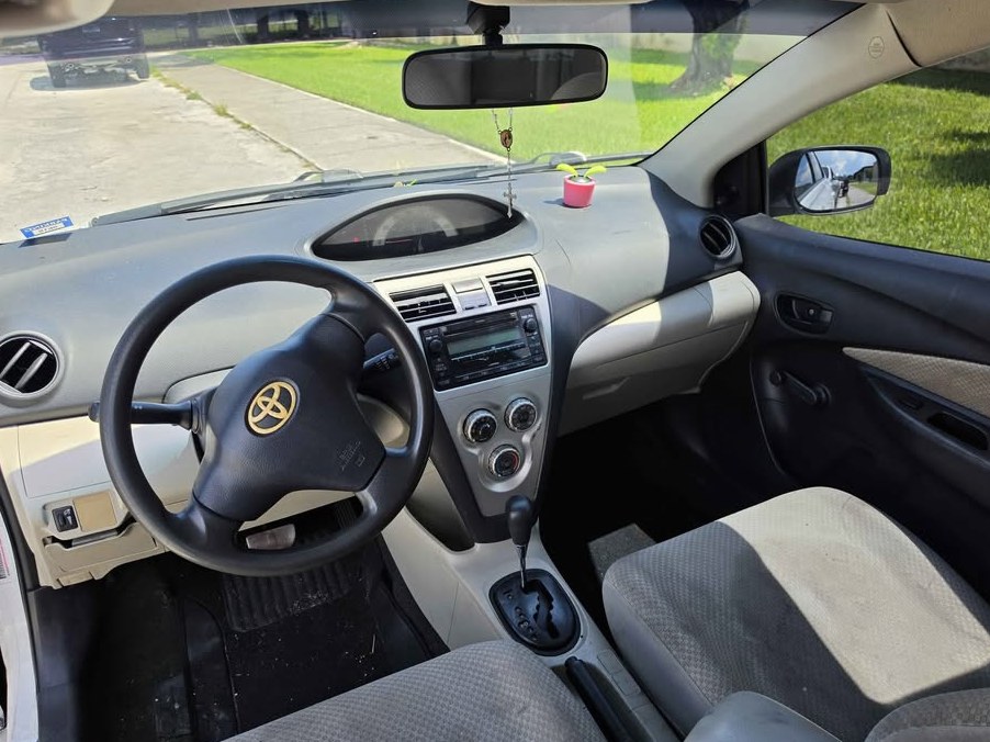 2008 Toyota Yaris LE Sedan