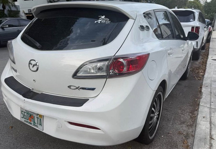 2013 Mazda 3 i Grand