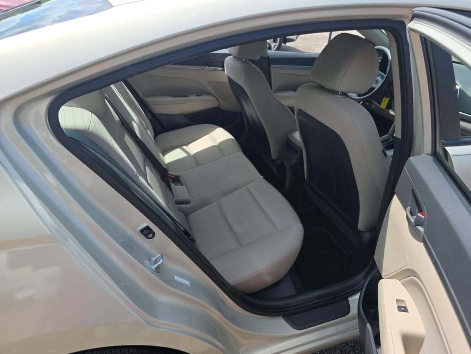 2017 Hyundai Elantra (113)