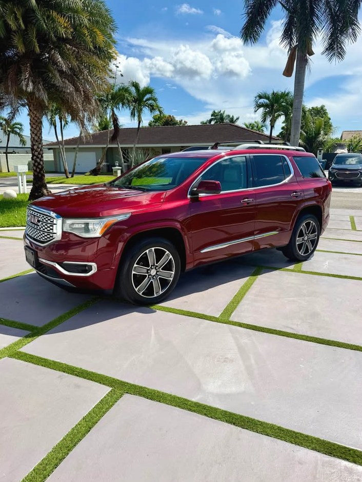 2017 GMC Acadia Denali Sport