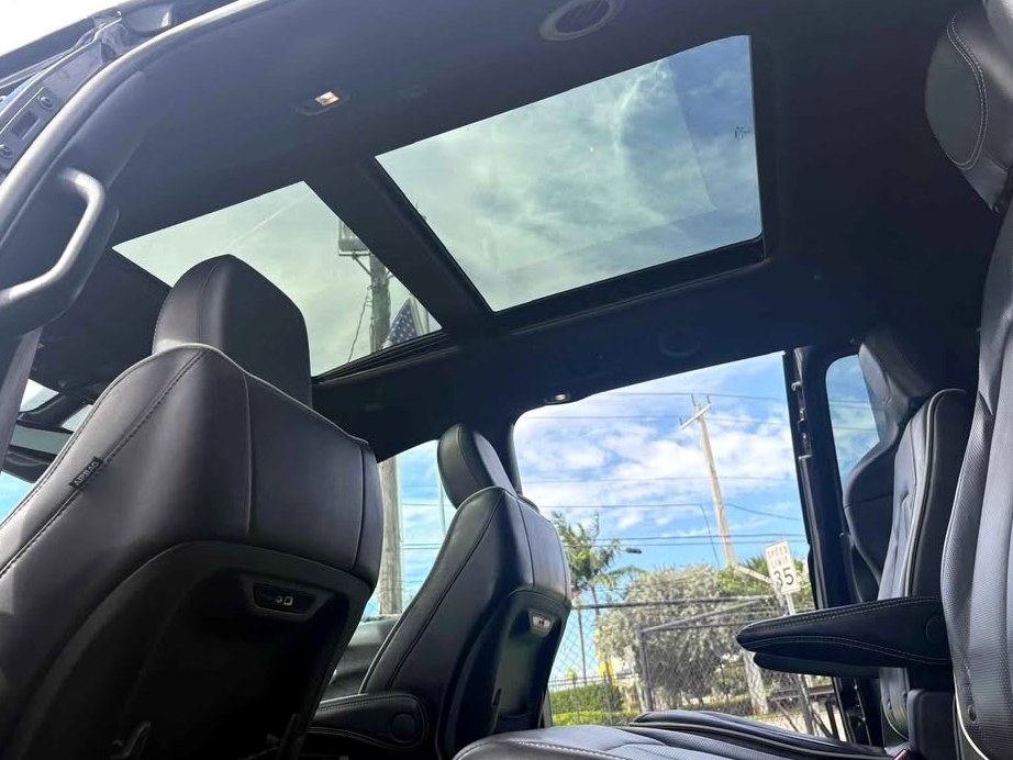 2025 Chrysler Pacifica Limited Minivan